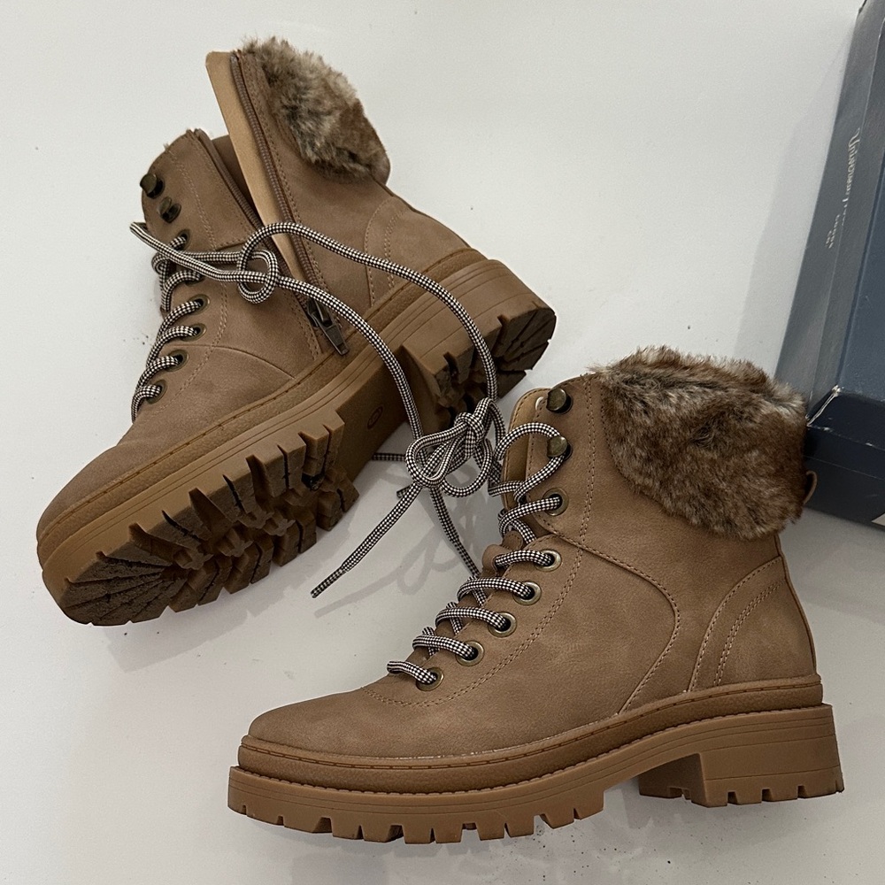 Universal thread boots w faux fur